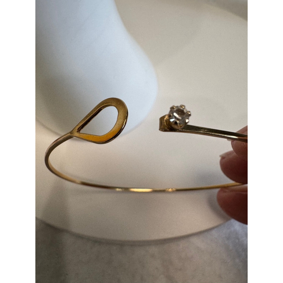 Women's vintage Avon Gold tone crystal delicate Bangle Bracelet - Picture 2 of 5